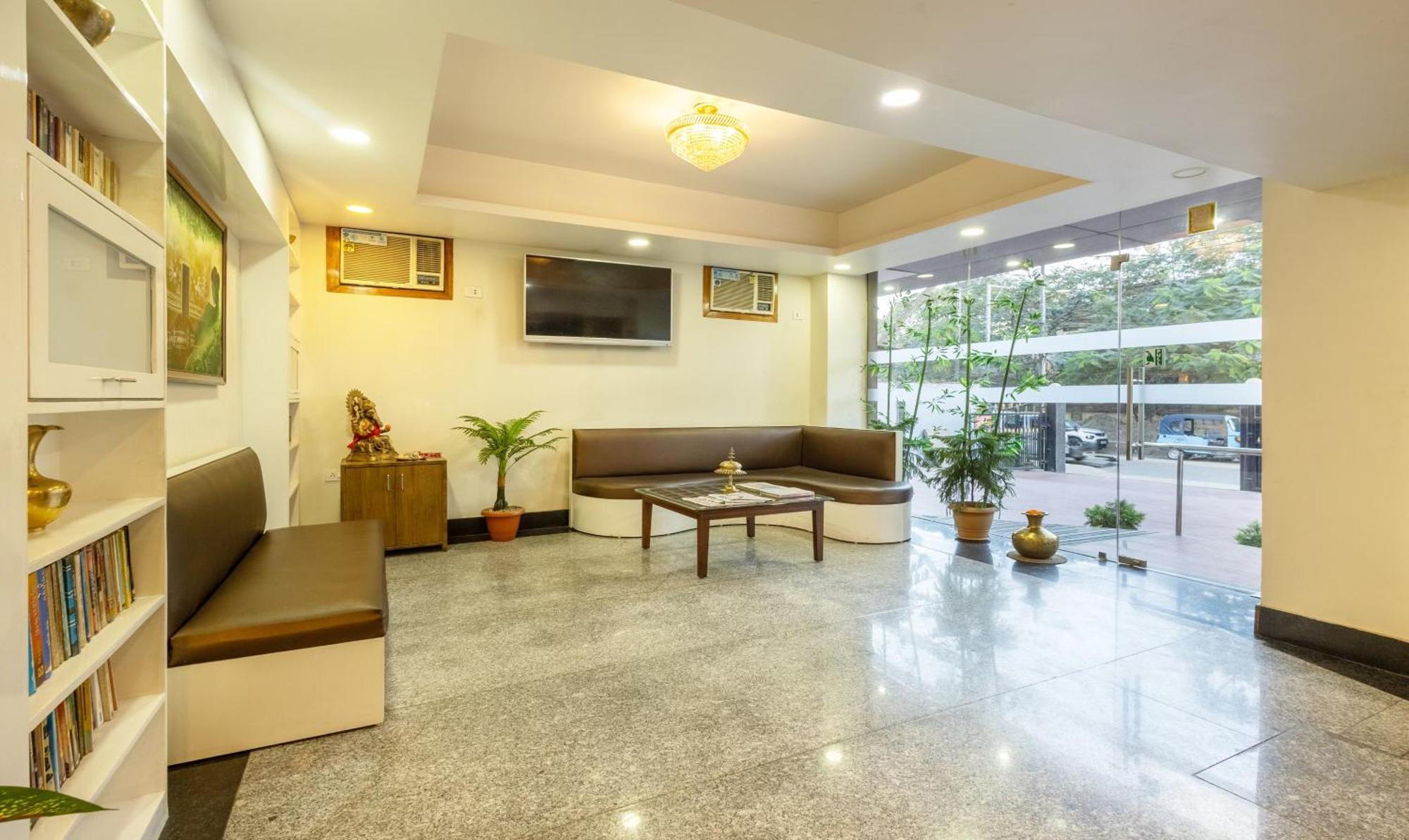 Swagatam Inn, 5 Minutes Walk From Guwahati Railway Station Exterior photo
