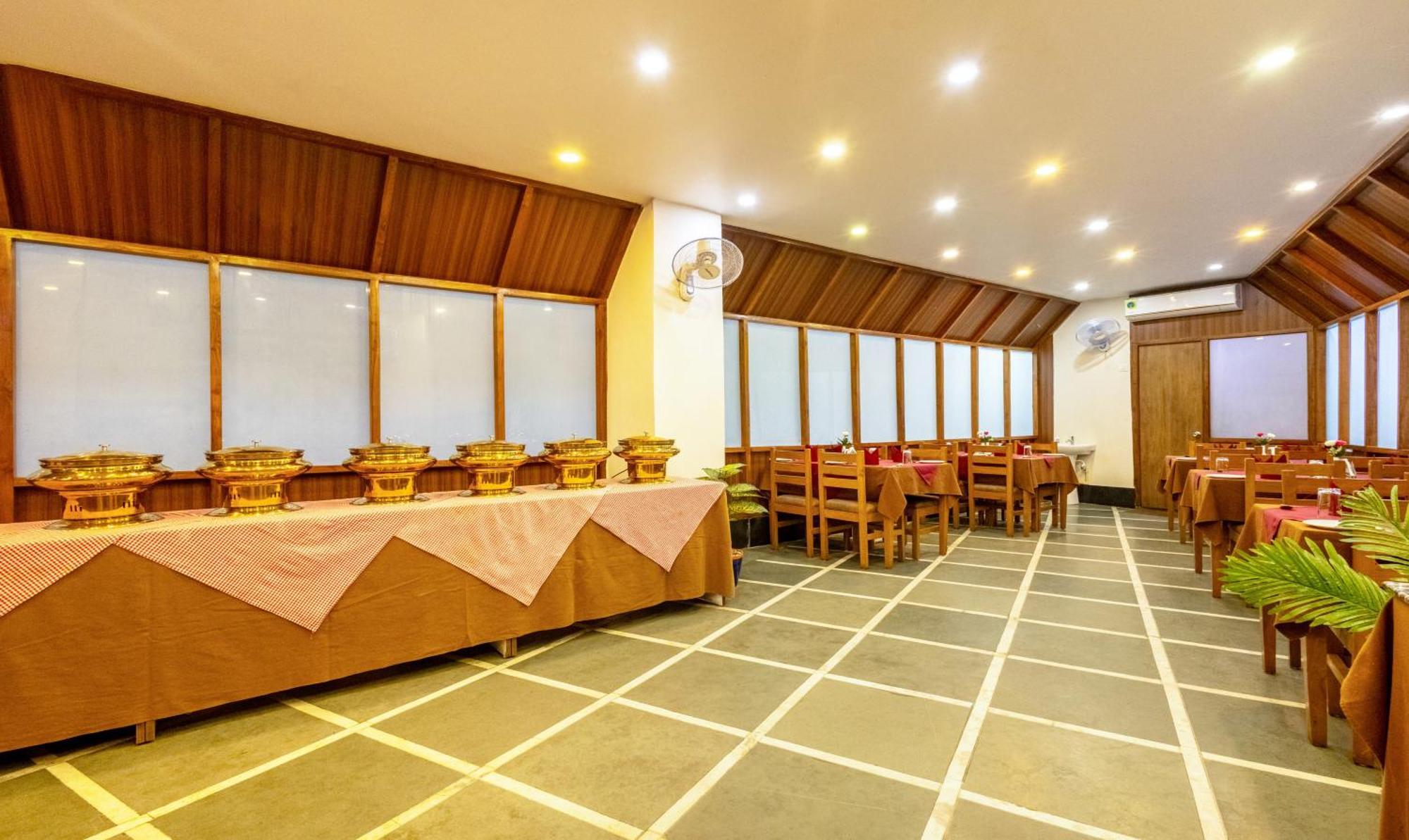 Swagatam Inn, 5 Minutes Walk From Guwahati Railway Station Exterior photo